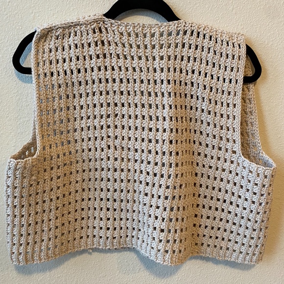 Vest - Picture 3 of 4